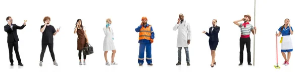 Grupo de pessoas com diferentes profissões isoladas em fundo estúdio branco, horizontal — Fotografia de Stock