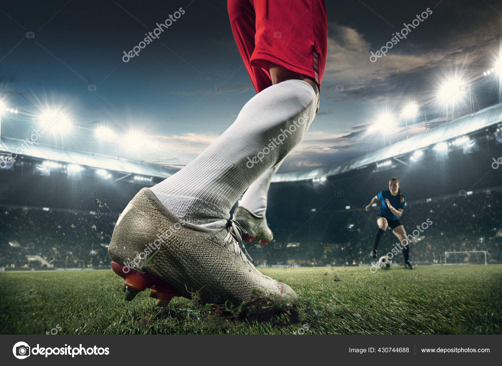 Um cartaz para um jogo de futebol com dois jogadores de futebol lutando  pela bola.