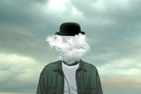Samtida konstcollage. Manlig kropp av modell med huvudet fullt av rök om himmel och moln. — Stockfoto