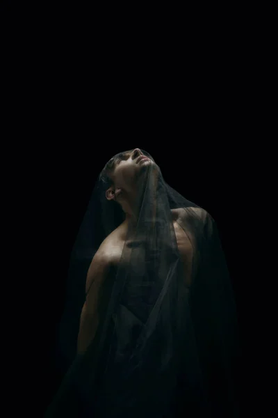 Изысканный классический балетный танцор, танцующий изолированно на темном фоне студии. Изящество, художник, движение, действие и концепция движения. — стоковое фото