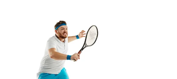 화이트 스튜디오 배경에서 고립 된 프로 테니스 선수의 이상 한 감정, 게임에서 흥분 — 스톡 사진
