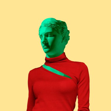 Arka planda parlak bir heykel tarafından yönetilen şık bir kadın. Modern tasarım. Çağdaş renkli ve kavramsal parlak sanat kolajı.