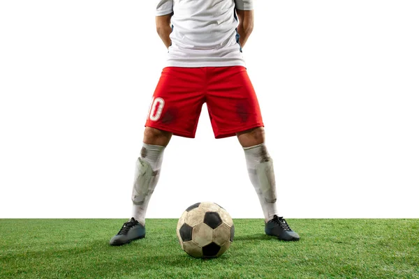 Nahaufnahme Beine des Profifußballs, Fußballspieler kämpft um Ball auf Feld isoliert auf weißem Hintergrund — Stockfoto
