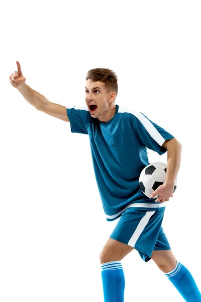 Grappige emoties van professionele voetballer geïsoleerd op witte studio achtergrond, opwinding in het spel — Stockfoto