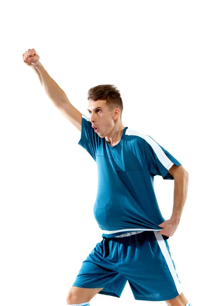 Emociones divertidas de jugador de fútbol profesional aislado en fondo blanco estudio, emoción en el juego — Foto de Stock