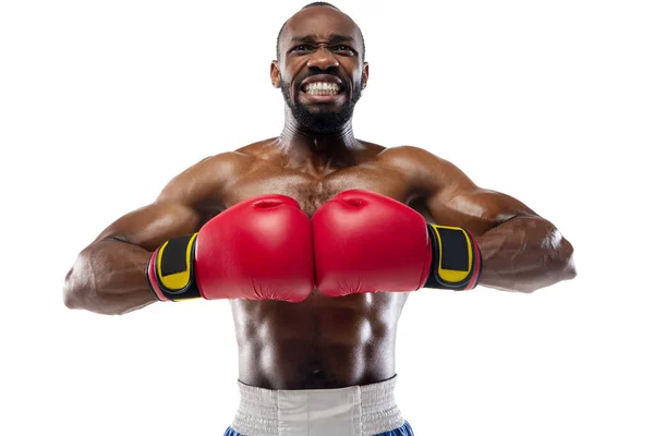 Emoções brilhantes de boxeador profissional isolado no fundo do estúdio branco, emoção no jogo — Fotografia de Stock