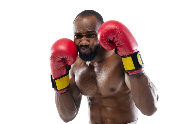 Jasne emocje profesjonalnego boksera odizolowany na białym tle studio, emocje w grze — Zdjęcie stockowe