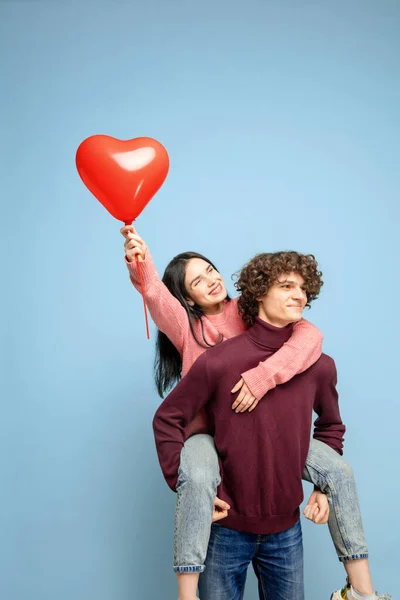 Beautiful couple in love on blue studio background. Valentines Day, love and emotions concept — Stock Photo, Image