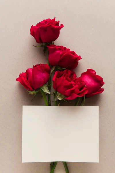 Cartão para as mães, dia dos pais. Belo floral mock up com copyspace — Fotografia de Stock