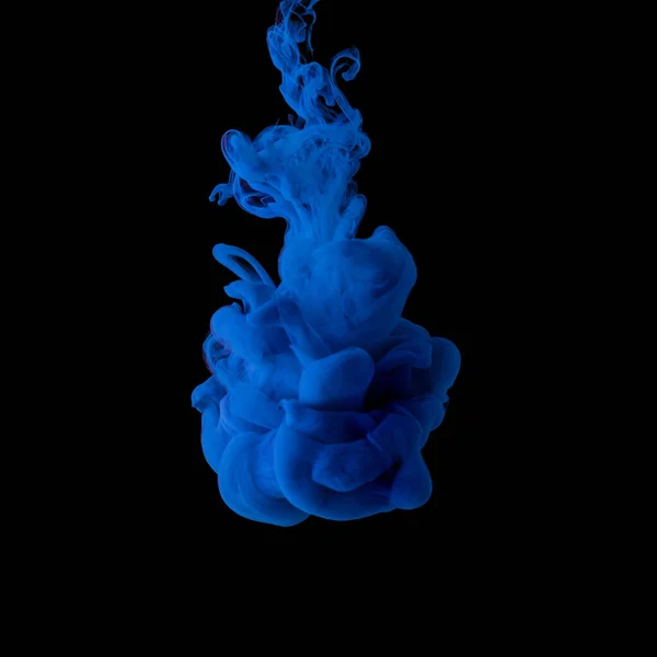 Explosão de líquidos coloridos, fluidos e neoned no fundo do estúdio preto com copyspace — Fotografia de Stock
