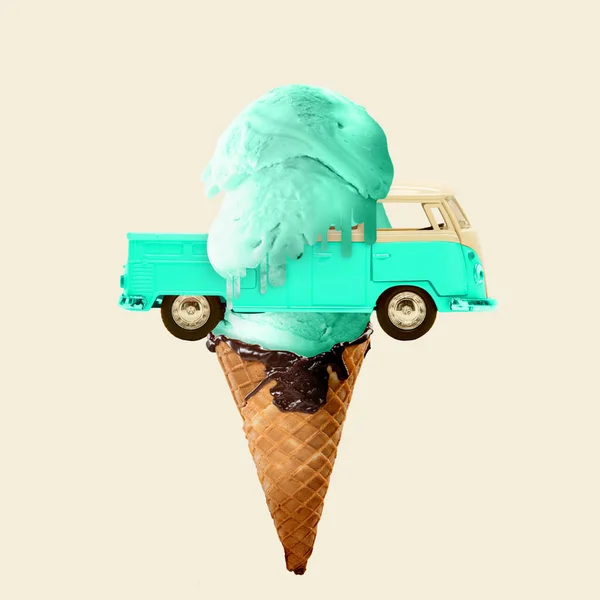 Collage d'art contemporain, design moderne. Humeur estivale. Couleur bleu crème glacée en mini voiture élégante sur jaune — Photo