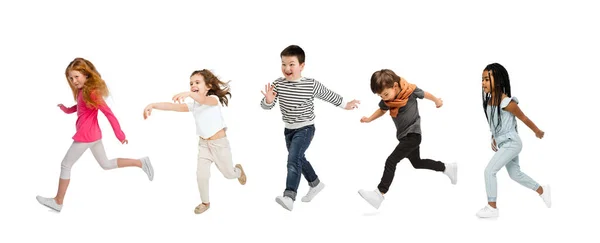 Art collage gemaakt van portretten van kleine en gelukkige kinderen geïsoleerd op witte studio achtergrond. Menselijke emoties, gezichtsuitdrukking concept — Stockfoto