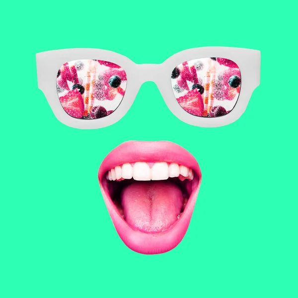 Koláž současného umění, moderní design. Letní náladu. Sluneční brýle a ženská ústa a rty na modré — Stock fotografie