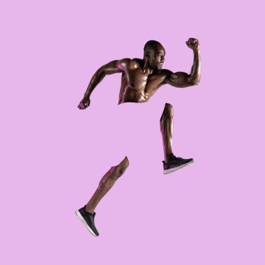 Modern tasarım, çağdaş sanat kolajı. İlham, fikir, moda dergi tarzı. Spor. Profesyonel erkek koşucu, pembe arka planda koşucu.