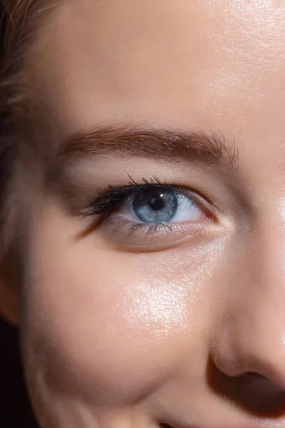 Close-up female face isolated on white studio background. Beautiful eyelashes and eyebrows. Concept of beauty. — Stockfoto