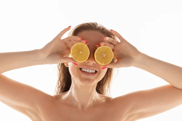 Close-up young beautiful girl posing with oranges isolated on white studio background. Concept of beauty, cosmetics, spa. — Fotografia de Stock