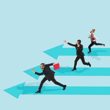 İş konsepti. Gençler, ofis çalışanları ya da ofis çalışanları mavi arka planda izole edilmiş. Kolaj, resimleme