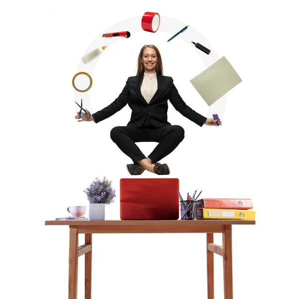 Krásná mladá žena, kancelářský pracovník levitating izolované na bílém pozadí studia s vybavením — Stock fotografie