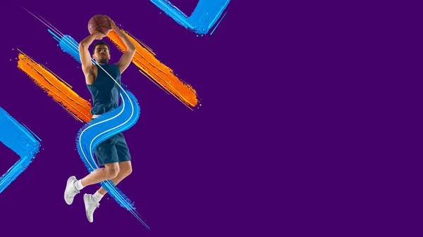 Flyer. Athletischer Mann, Basketballspieler, der isoliert in Neonlicht auf lila Hintergrund trainiert. Kunstcollage. Aquarellfarben. Konzept von Sport, Spiel, Aktion. — Stockfoto
