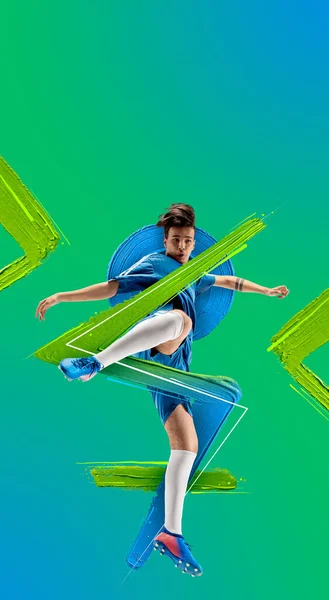 Collage de arte. Joven, futbolista entrenando aislado en luz de neón sobre fondo azul. Pinturas de acuarela. Concepto de deporte, juego, acción. —  Fotos de Stock