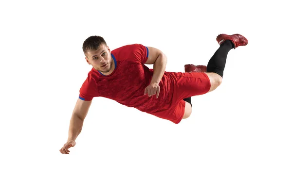 Erős, repül a mező felett. Fiatal futball, focista akcióban, mozgás elszigetelt fehér háttér . — Stock Fotó