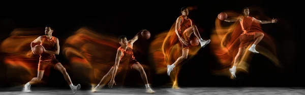 Sportovci hrají basketbal na černém pozadí ve smíšeném světle. Kavkazský fit mladých mužských hráčů v pohybu nebo akce — Stock fotografie