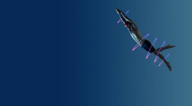 Şapka ve gözlüklü profesyonel beyaz erkek yüzücü mavi neoned stüdyo arka planında izole edilmiş pratik ve eğitim yapıyor..