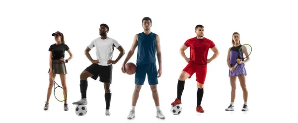 Collage sportif. Tennis, football, joueurs de basket-ball posant isolés sur fond de studio blanc. — Photo