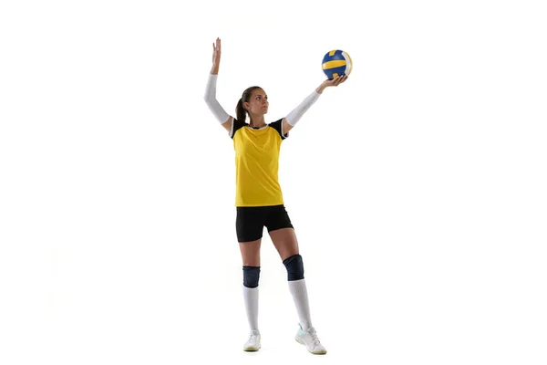 Женский профессиональный волейболистка с мячом изолированы на белом фоне студии. Спортсмен, упражнение, действие, спорт, здоровый образ жизни, тренировка, концепция фитнеса. — стоковое фото