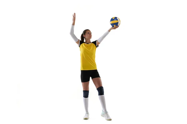 Joueuse professionnelle de volley-ball avec balle isolée sur fond de studio blanc. Athlète, exercice, action, sport, mode de vie sain, entraînement, concept de fitness. — Photo