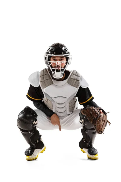 Honkbal speler, vanger in wit sportuniform en apparatuur beoefenen geïsoleerd op een witte studio achtergrond. — Stockfoto