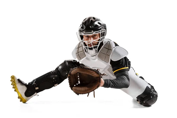 Jugador de béisbol, receptor en acción en uniforme deportivo blanco y equipo practicando aislado en un fondo de estudio blanco. Vista lateral — Foto de Stock