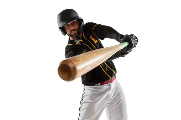 Giocatore di baseball da primo piano, lanciatore in uniforme sportiva bianca nera che pratica isolato su uno sfondo bianco da studio. — Foto Stock