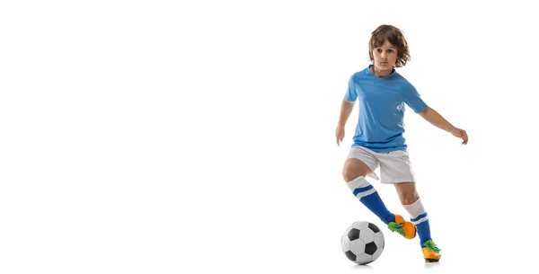 Flyer met kleine sporter, voetbal voetballer, jongen die voetbal speelt geïsoleerd op witte studio achtergrond. Begrip sport, spel, hobby — Stockfoto