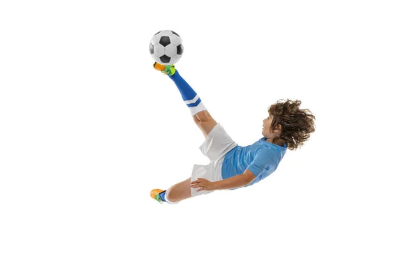 Menino, jogador de futebol em ação, treino de movimento isolado no fundo do estúdio branco. Conceito de esporte, jogo, hobby — Fotografia de Stock