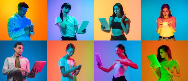 Gruppo di giovani uomini e donne con tablet digitali isolati su sfondo multicolore in luce al neon. Collage. — Foto Stock