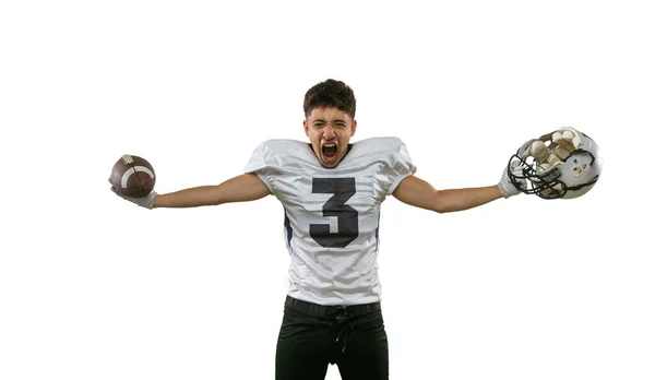 Ganador, campeón. Retrato de entrenamiento de jugador de fútbol americano aislado en el fondo del estudio blanco con hierba verde. Concepto de deporte, competición — Foto de Stock