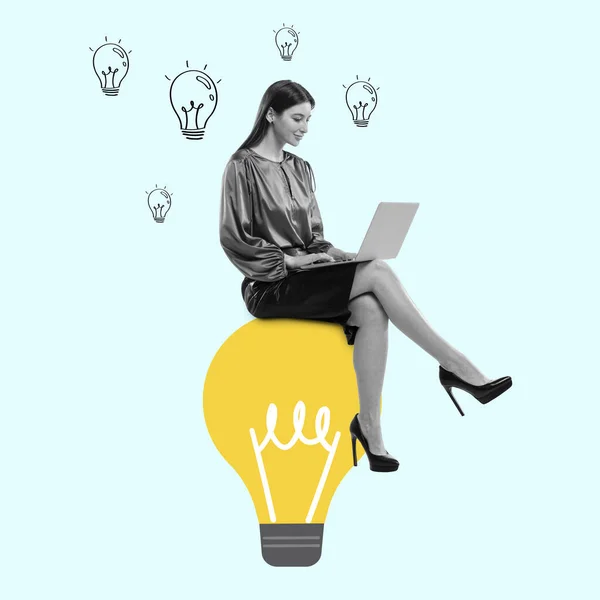 Jong meisje, accountant, financieel analist of klerk in office suit met behulp van laptop geïsoleerd op lichte achtergrond. — Stockfoto