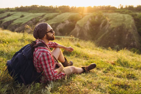 Close-up young man walking, strolling alone outskirts of city. Beautiful landscape views. Active lifestyle, travel concept — Stock Photo, Image