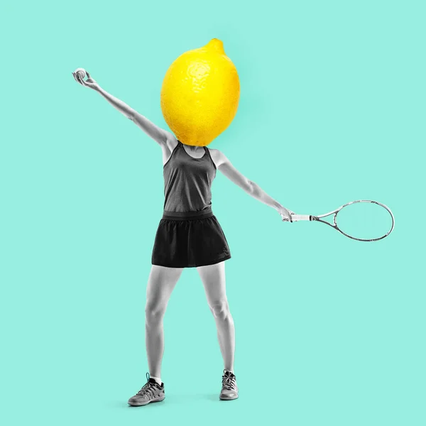 Passar ung kvinna och god mat på blå bakgrund. Kvinnlig tennisspelare med citronhuvud. Hälsosam kost koncept. Samtida konstcollage — Stockfoto