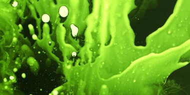 Modern sanat, parlak renkli arka plan. Yüzen boya tekniği. Suluboya duvar kağıdı tasarımı veya aygıt için arkaplan dalgaları ve dalgaları yeşil, beyaz renkler.