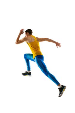 Kafkas profesyonel erkek atlet, atlet eğitimi beyaz stüdyo arka planında izole edilmiş. Kaslı, sportif bir adam. Eylem kavramı, hareket, gençlik, sağlıklı yaşam tarzı.