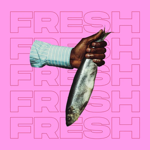Collage d'art moderne contemporain dans le style pop-art. Main avec des poissons isolés sur fond rose avec copyspace pour la publicité, contraste — Photo