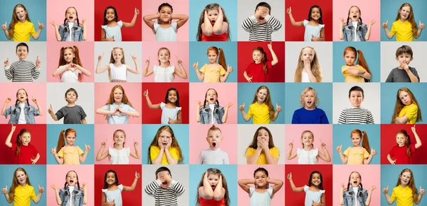Collage di volti di bambini sorpresi, scioccati, bambini, alunni isolati su sfondi multicolori. Infanzia, emozioni umane, espressione facciale, concetto di diversità. — Foto Stock
