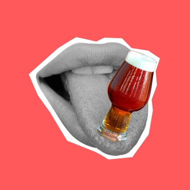 Çağdaş sanat kompozisyonu, açık kadın ağzı ve bir bardak koyu soğuk köpüklü bira. Festival konsepti, ulusal gelenekler, zevk, içki ve tatil. Sürrealizm