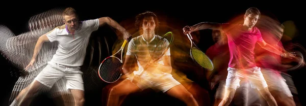 Uomini che giocano a tennis su sfondo nero in luce mista. Collage composto da 3 sportivi, tennisti maschi in movimento. Concetto di vita attivo — Foto Stock