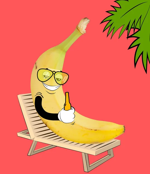 Rolig söt gul banan, som hipster, dude på sommarsemester isolerad över korall bakgrund. Ritade frukt i tecknad stil. Vitaminer, hälsosam livsstil. — Stockfoto