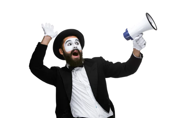 Człowiek z mime twarzy krzyczy do megafon — Zdjęcie stockowe