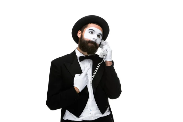 Człowiek w mime obrazu trzyma słuchawkę. — Zdjęcie stockowe