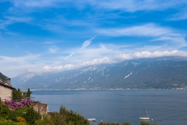 Lago de Garda é o maior lago da Itália . — Fotografia de Stock